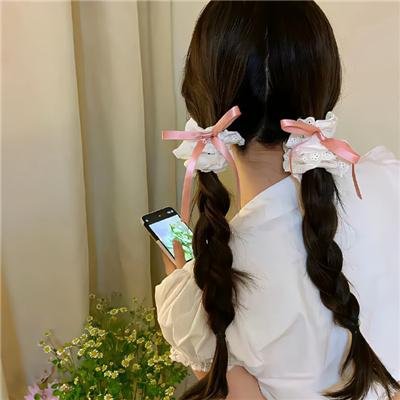 院子里的女人
